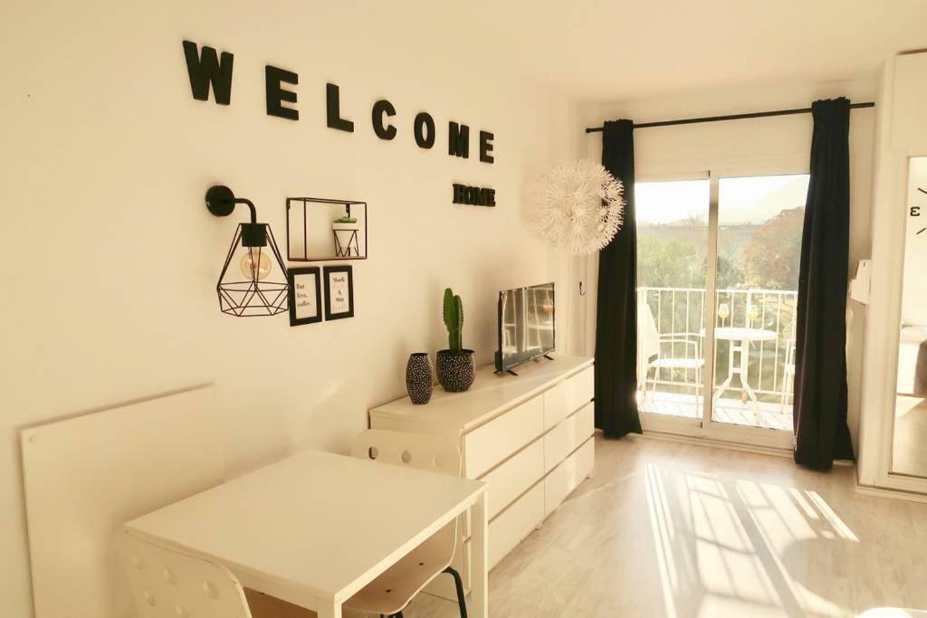 Minerva Sea View Apartment เบนัลมาเดนา ภายนอก รูปภาพ
